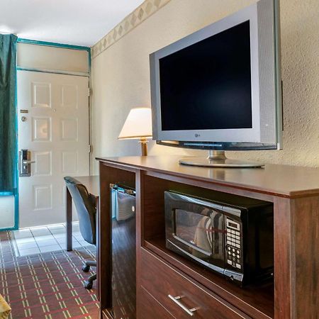 Rodeway Inn Нью-Порт-Ричи Экстерьер фото