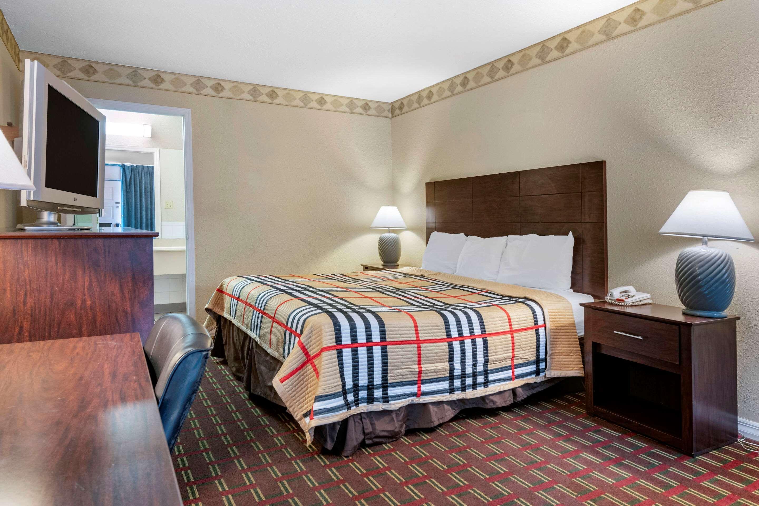 Rodeway Inn Нью-Порт-Ричи Экстерьер фото