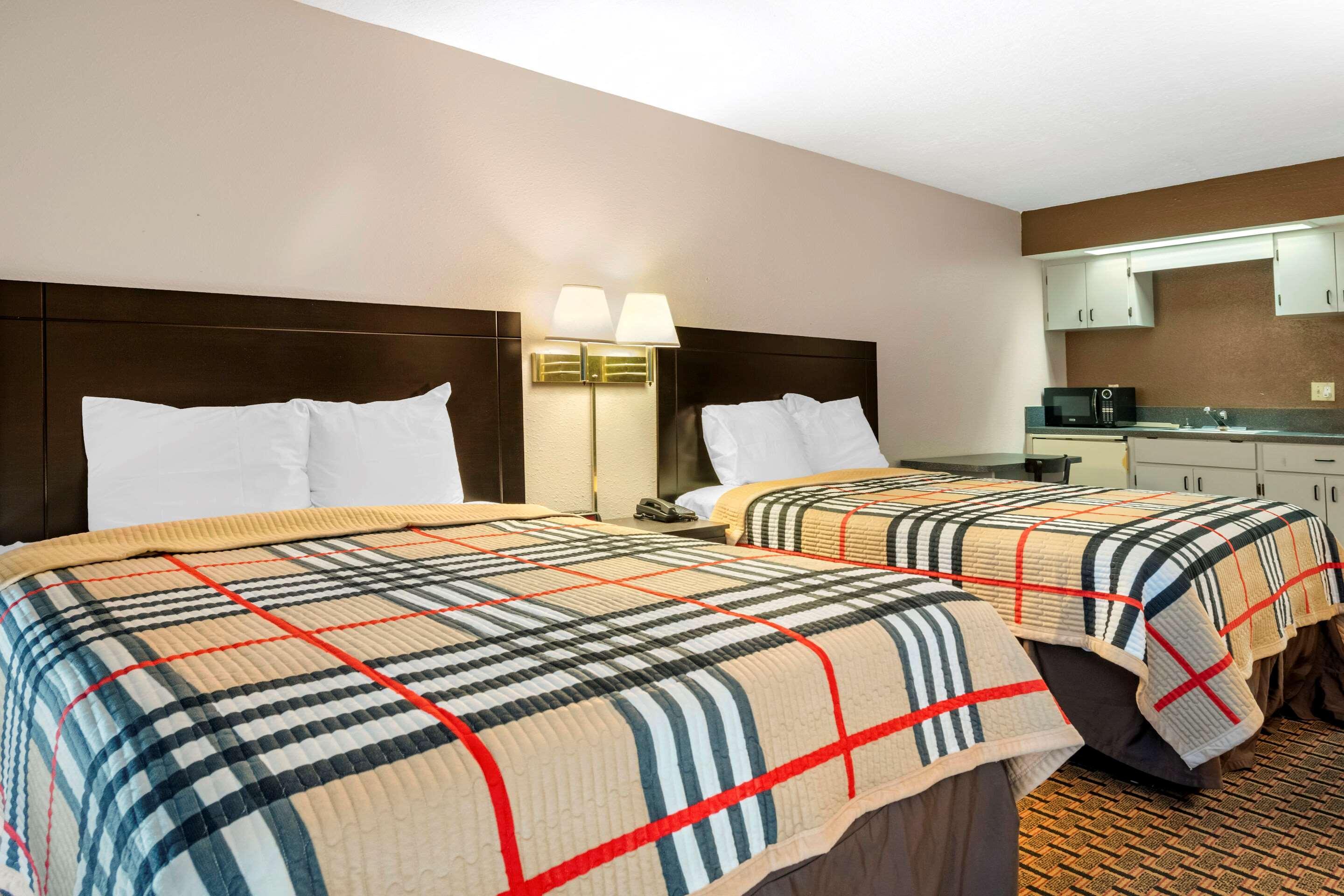 Rodeway Inn Нью-Порт-Ричи Экстерьер фото