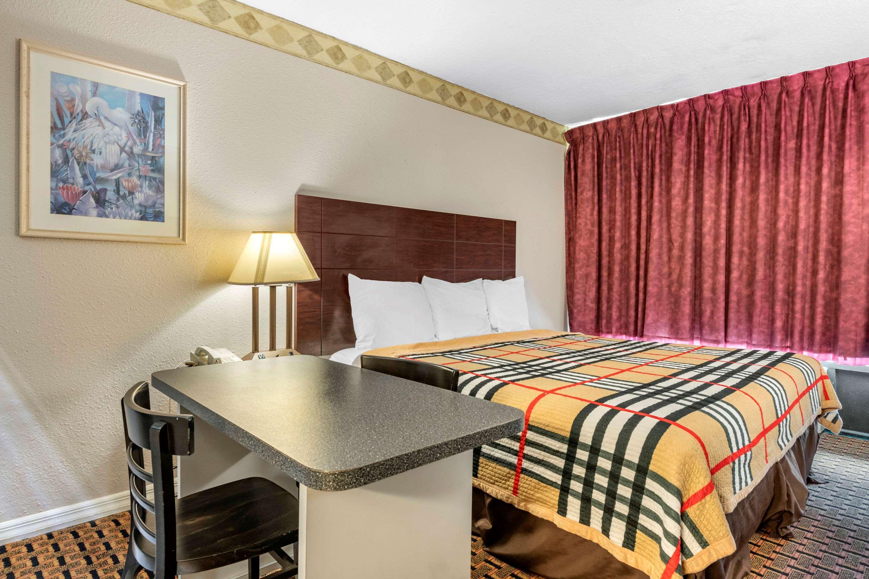 Rodeway Inn Нью-Порт-Ричи Экстерьер фото