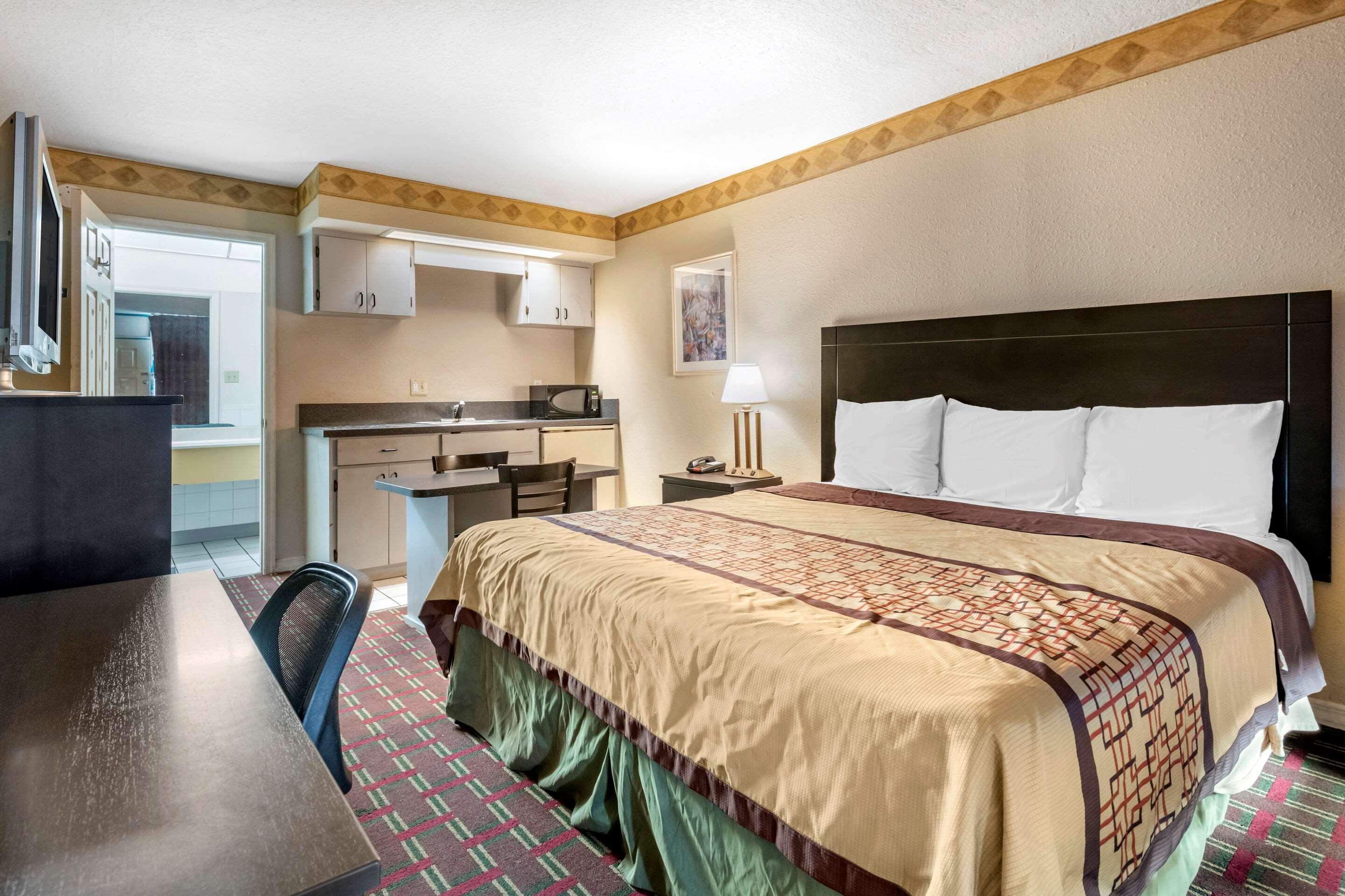 Rodeway Inn Нью-Порт-Ричи Экстерьер фото