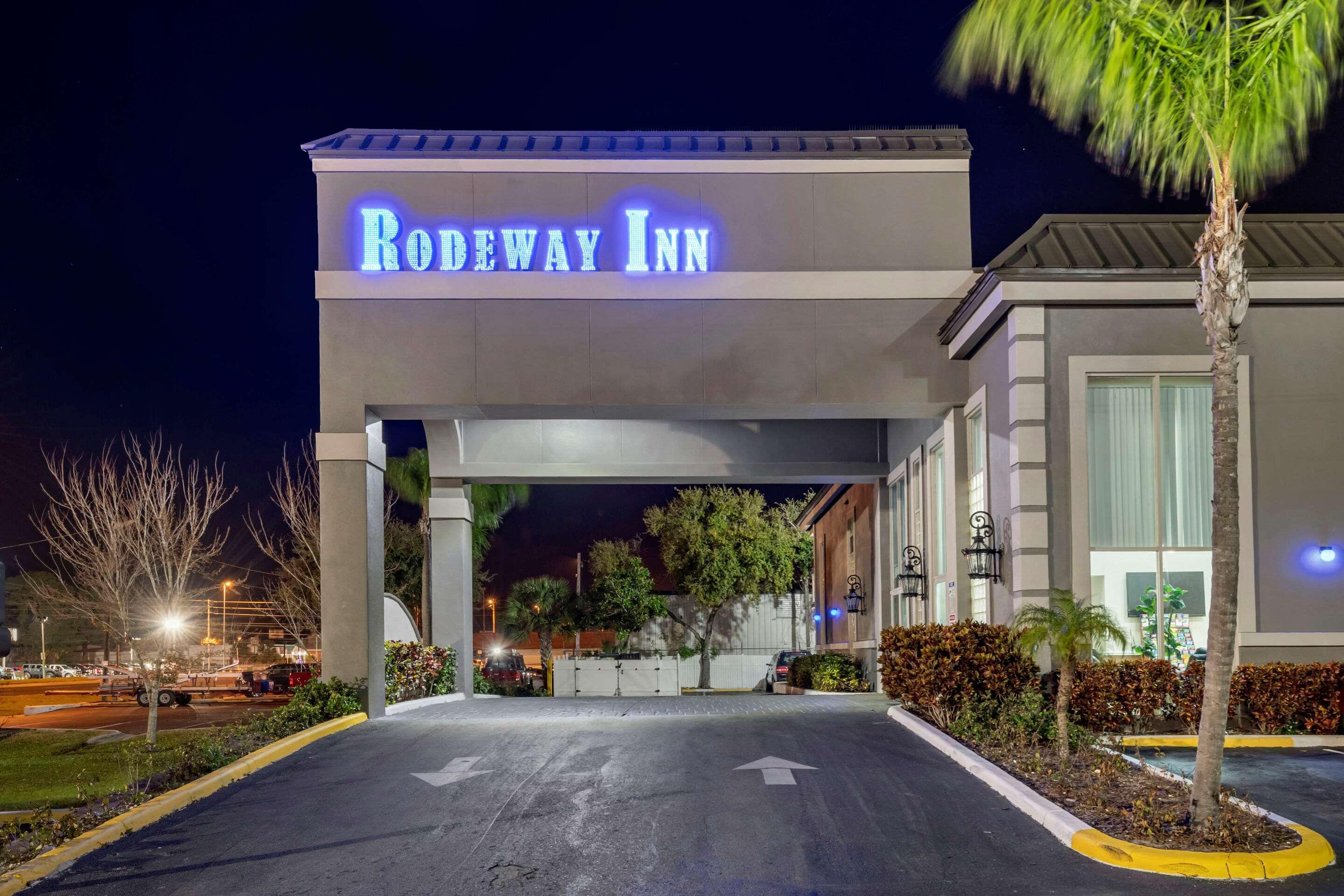 Rodeway Inn Нью-Порт-Ричи Экстерьер фото