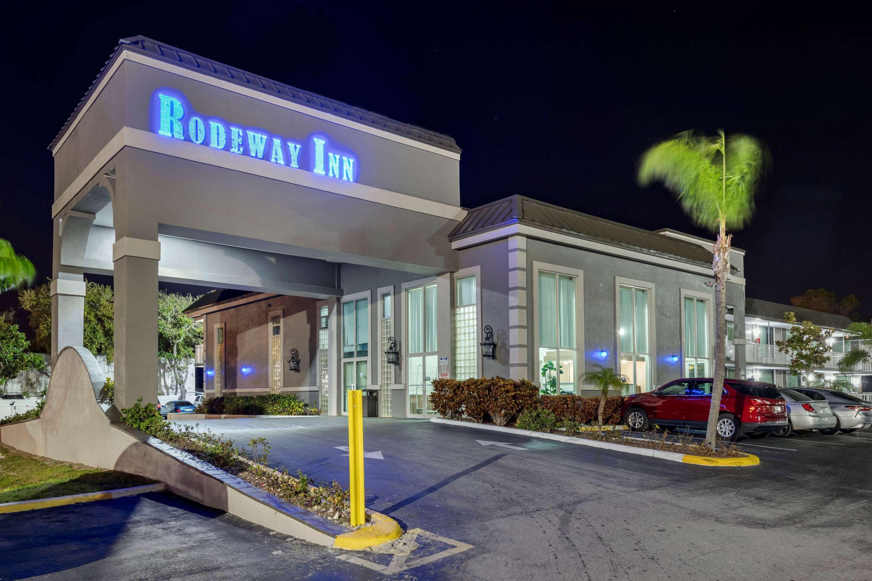 Rodeway Inn Нью-Порт-Ричи Экстерьер фото
