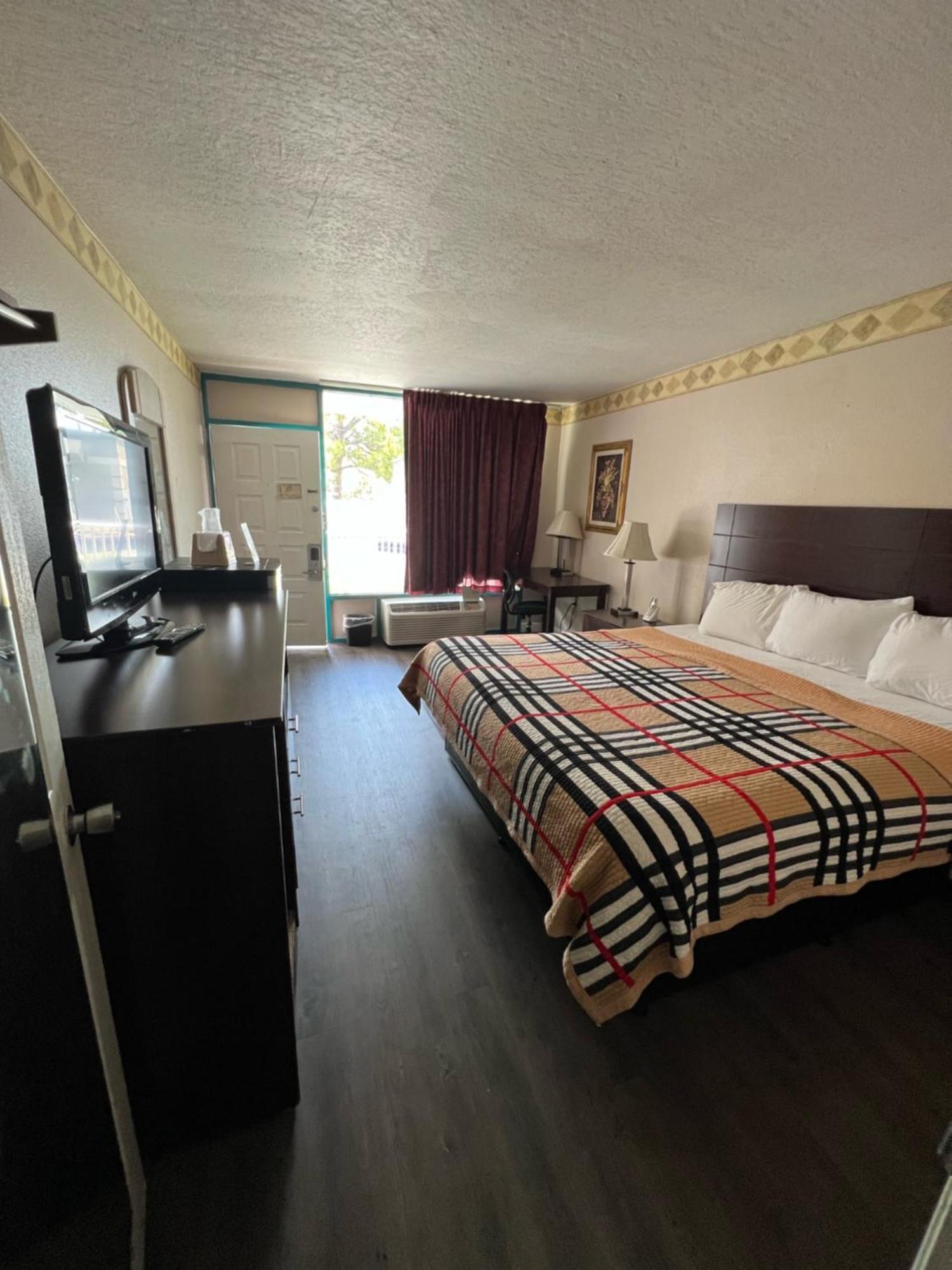 Rodeway Inn Нью-Порт-Ричи Экстерьер фото