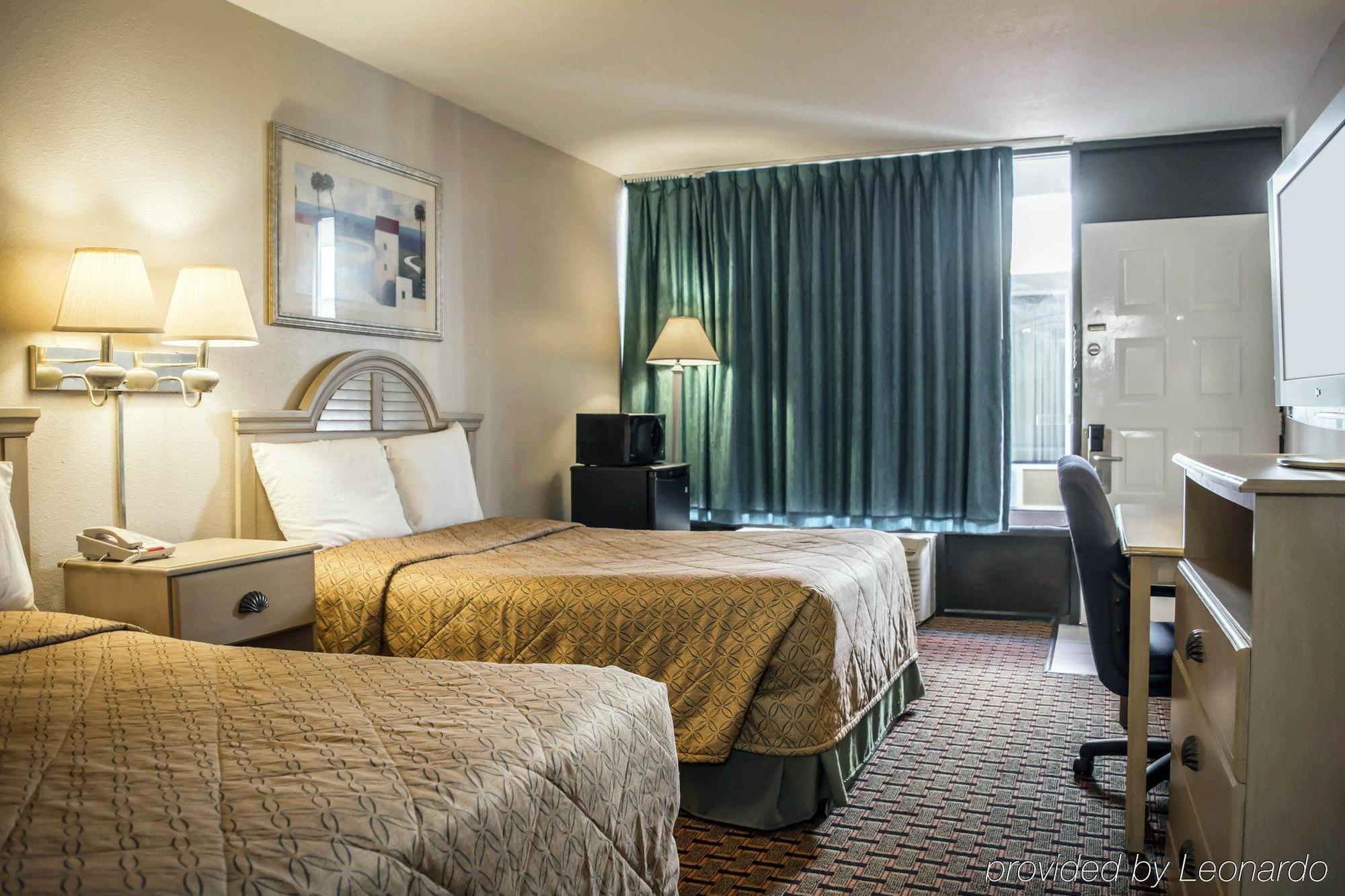 Rodeway Inn Нью-Порт-Ричи Экстерьер фото