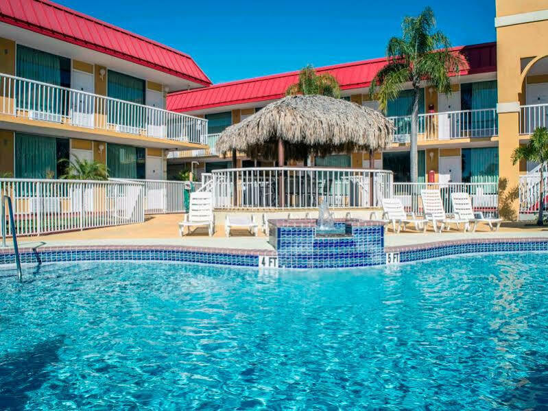 Rodeway Inn Нью-Порт-Ричи Экстерьер фото
